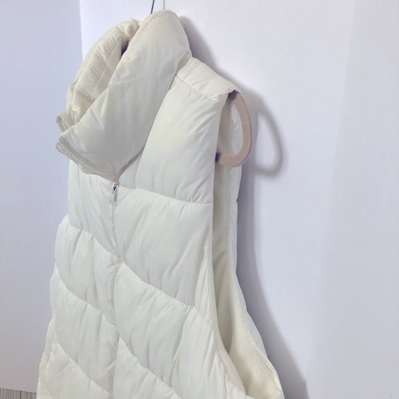 Old Navy women’s white puff vest - Picture 2 of 9